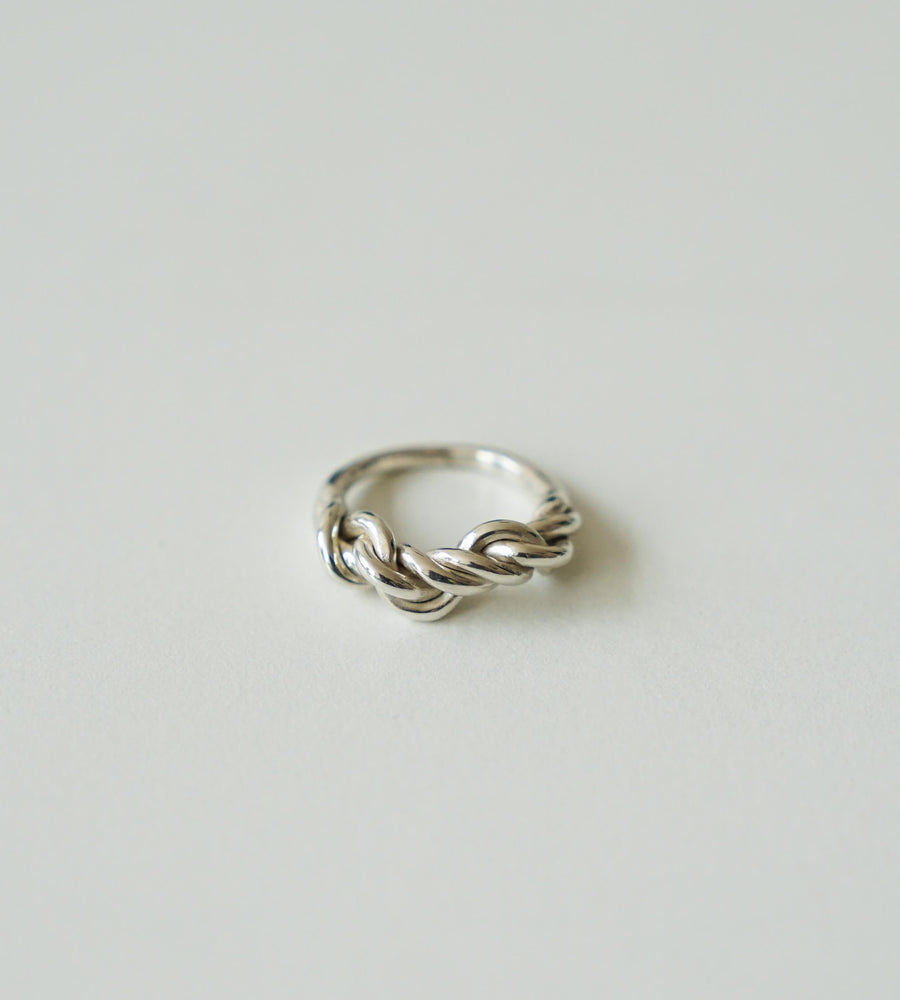 Hilos Entrelazados Ring