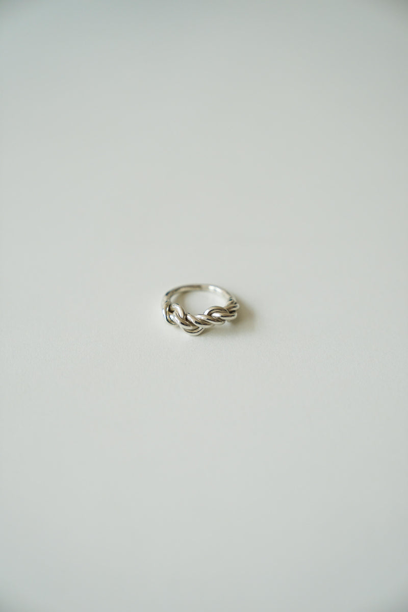 Hilos Entrelazados Ring