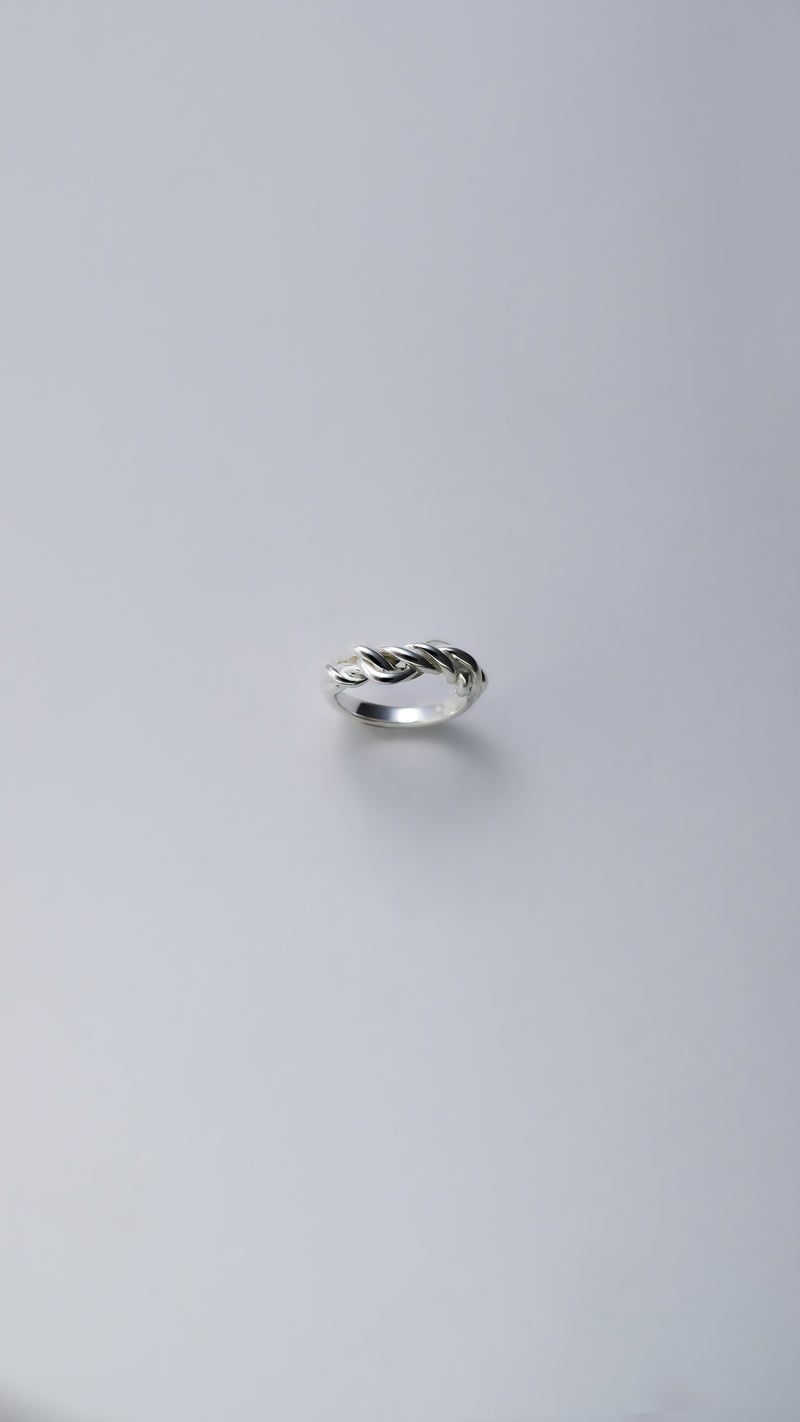 Hilos Entrelazados Ring