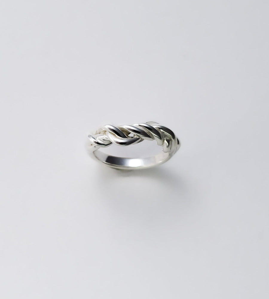 Hilos Entrelazados Ring