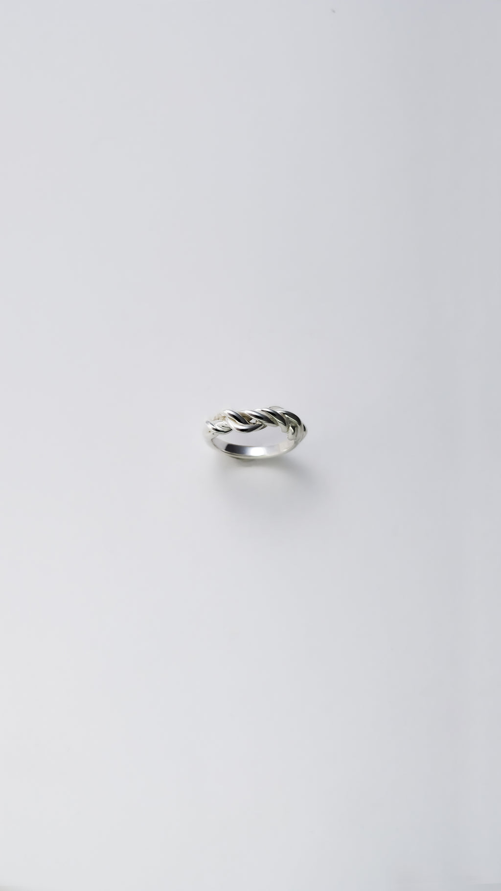 Hilos Entrelazados Ring