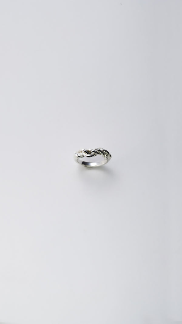 Hilos Entrelazados Ring