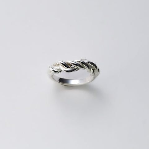 Hilos Entrelazados Ring