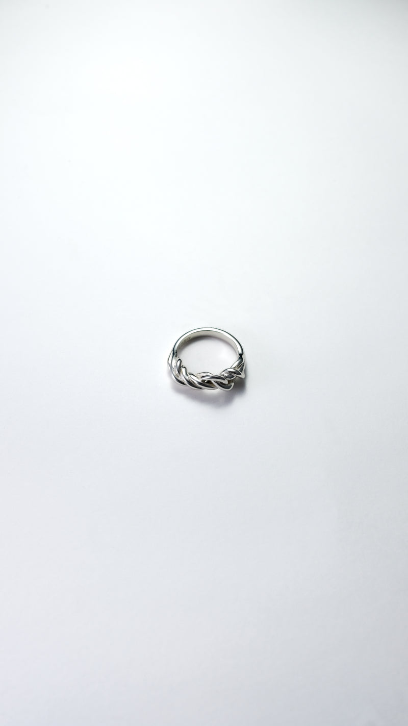 Hilos Entrelazados Ring
