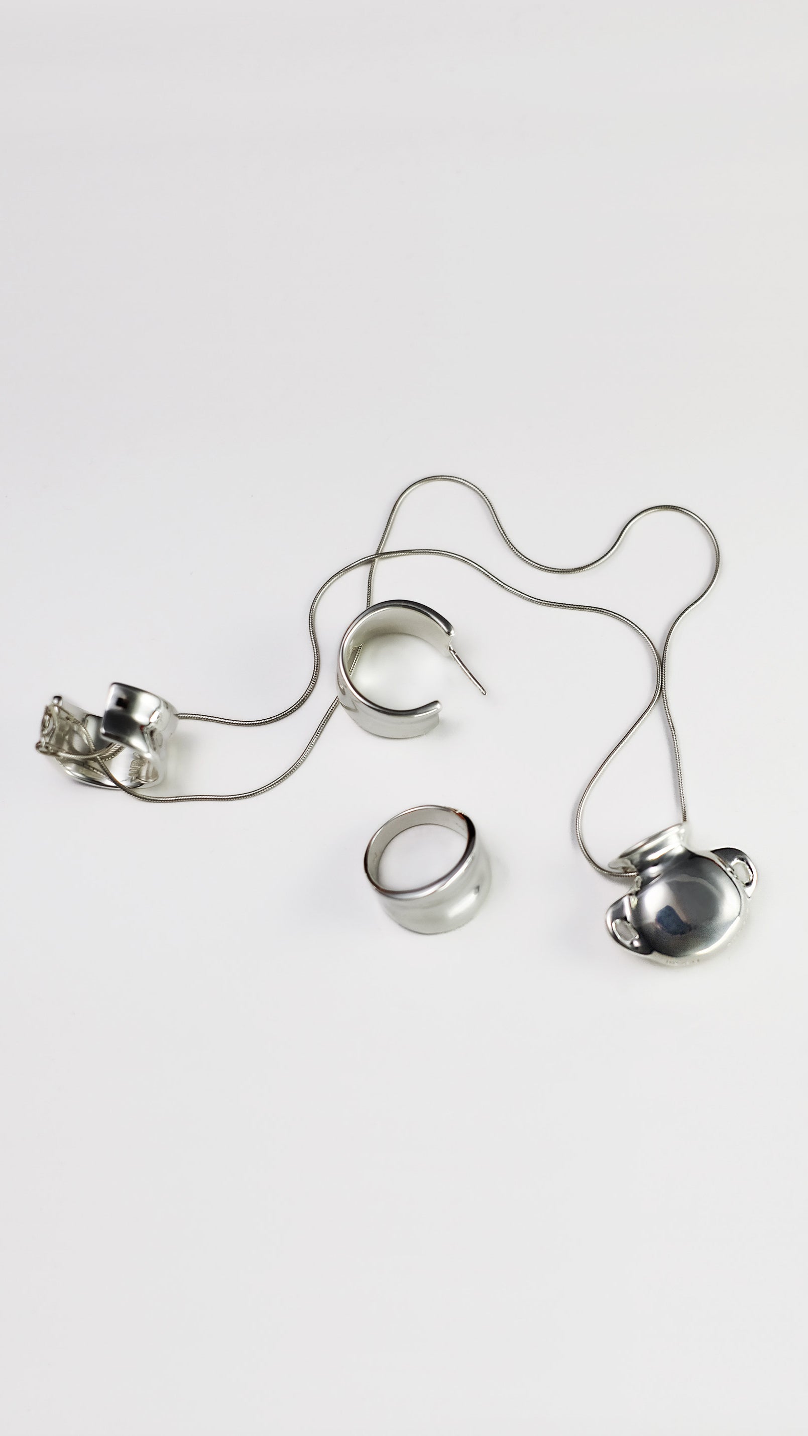 Olla Necklace, Hoja Hoops & Hoja Ring